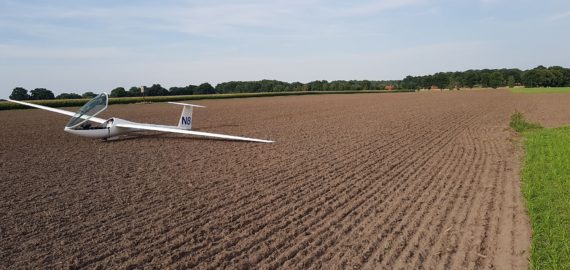 buitenlanding noodlanding zweefvliegtuig